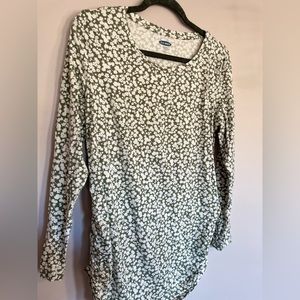 Pair of Gap/Old Navy maternity shirts